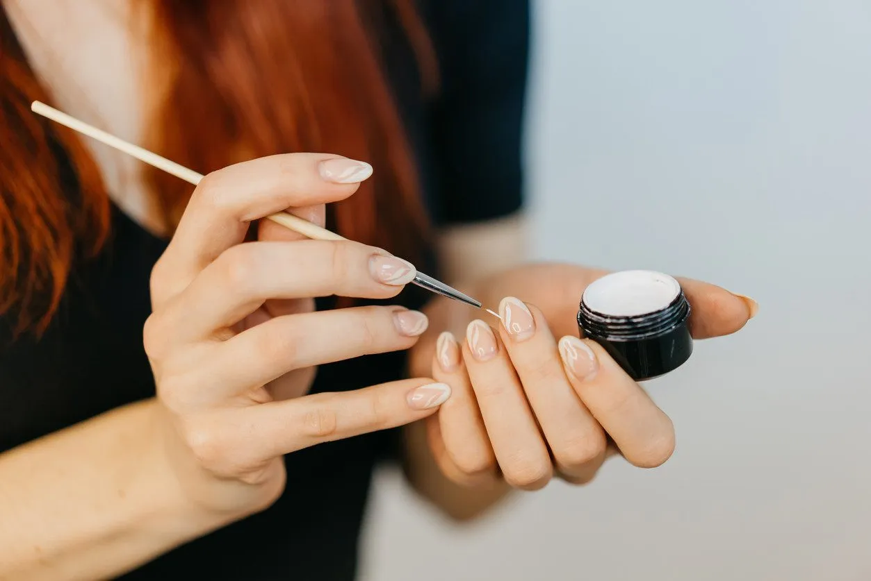 Zdjęcie Jak zrobić manicure żelowy: proste kroki, aby uniknąć błędów