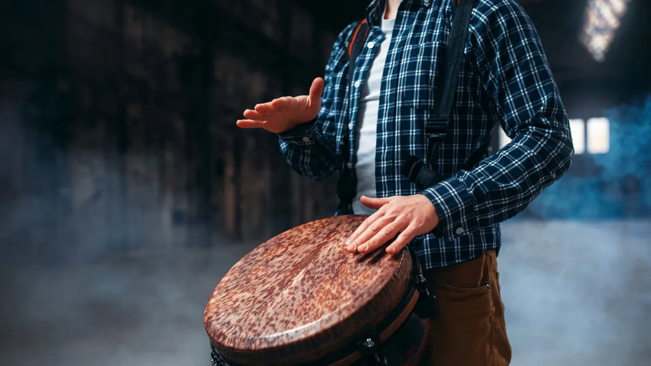 Zdjęcie Co oznacza nuta z kropką? Zrozumienie jej roli w muzyce