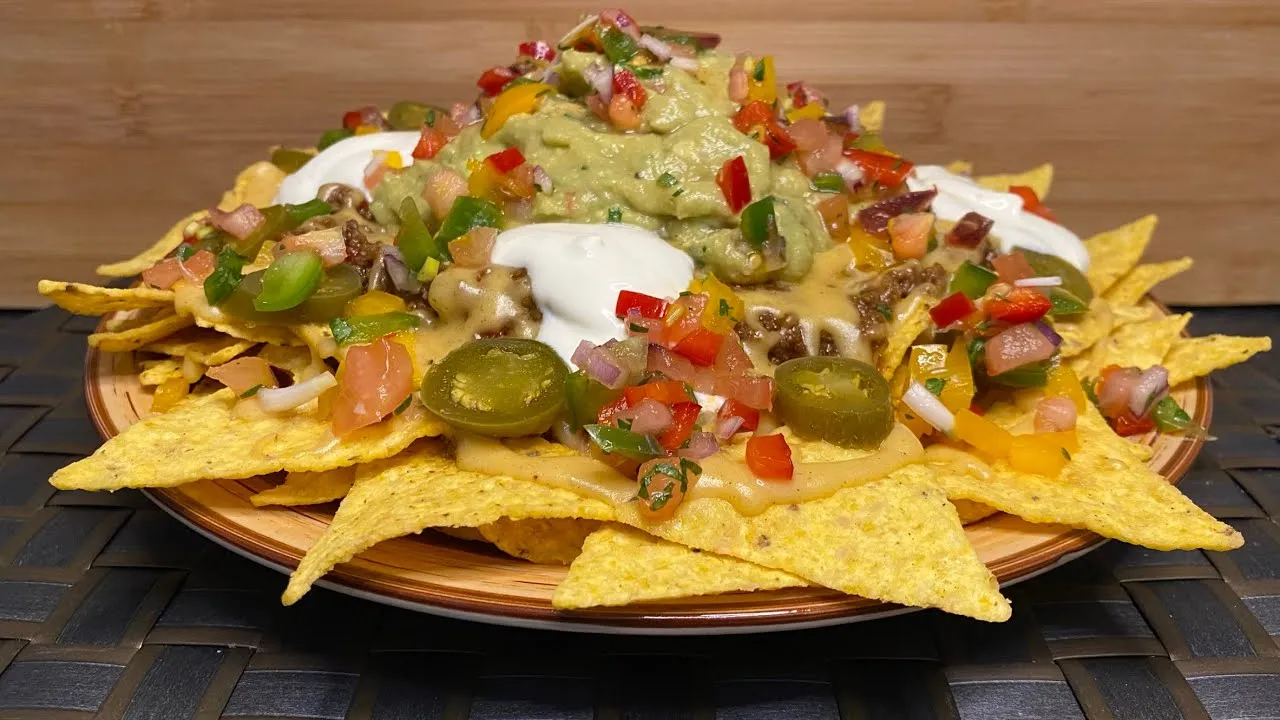 Zdjęcie Deliciosos nachos con queso y guacamole: receta fácil y rápida