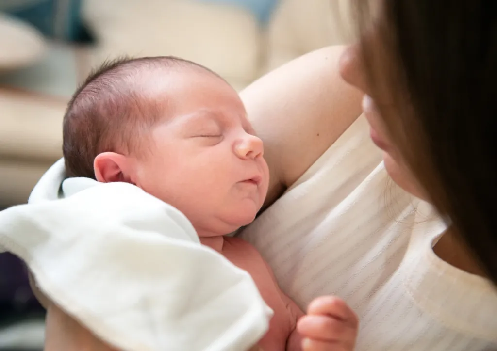 Zdjęcie Kiedy dziecko skupia wzrok na twarzy? Kluczowe etapy rozwoju