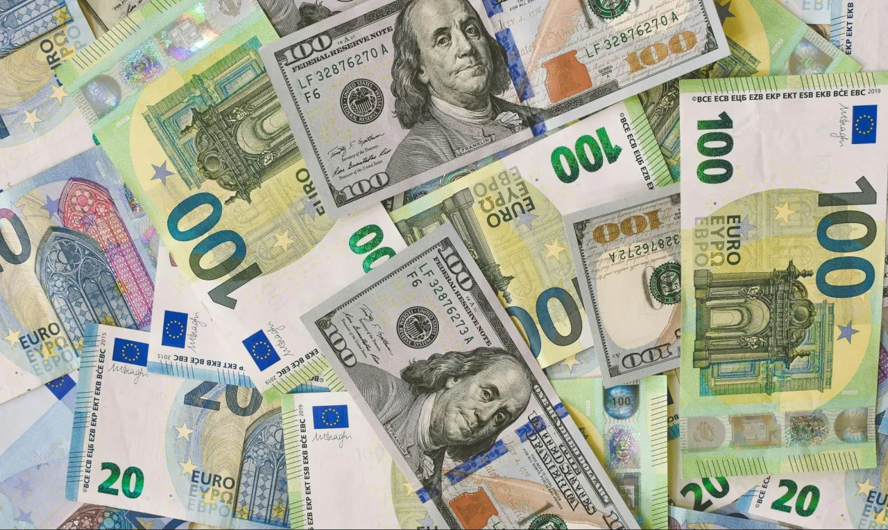 Zdjęcie Ile to 650 dolarów? Poznaj aktualną wartość w złotówkach