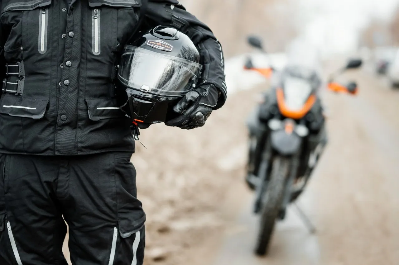 Zdjęcie Jak zmierzyć obwód głowy do kasku motocyklowego, aby uniknąć błędów