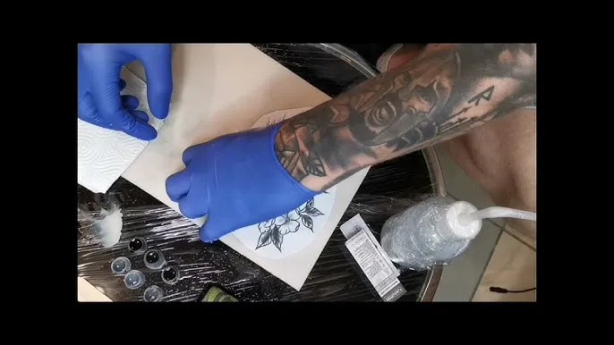 Zdjęcie Skóra do tatuowania: Jak wybrać najlepszą sztuczną skórę?