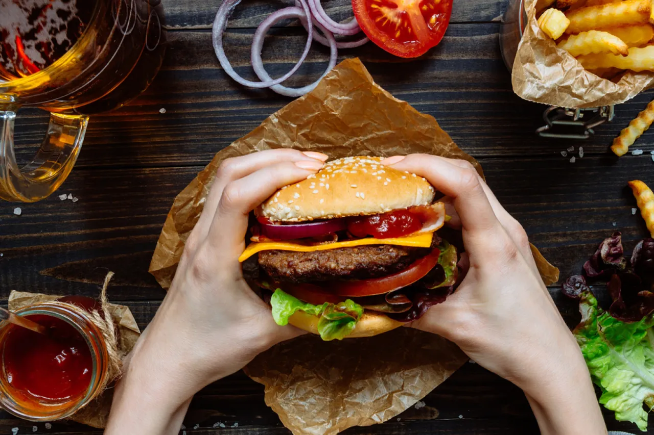 Zdjęcie Jak smażyć burgery jak mistrz: unikaj najczęstszych błędów