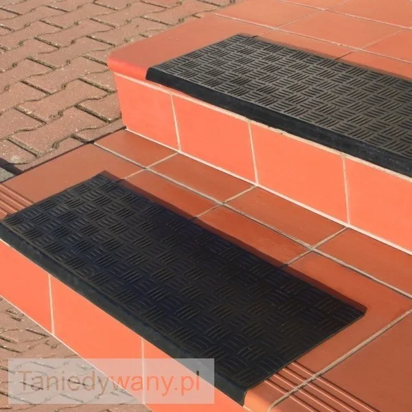 Zdjęcie Jak skutecznie przykleić gumowe nakładki na schody - poradnik
