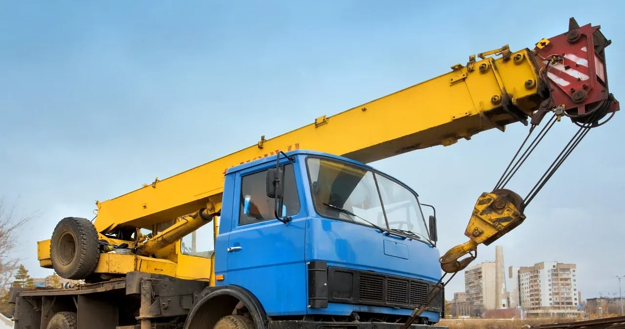 Zdjęcie Ile może jechać ciężarówka na autostradzie? Sprawdź ważne przepisy