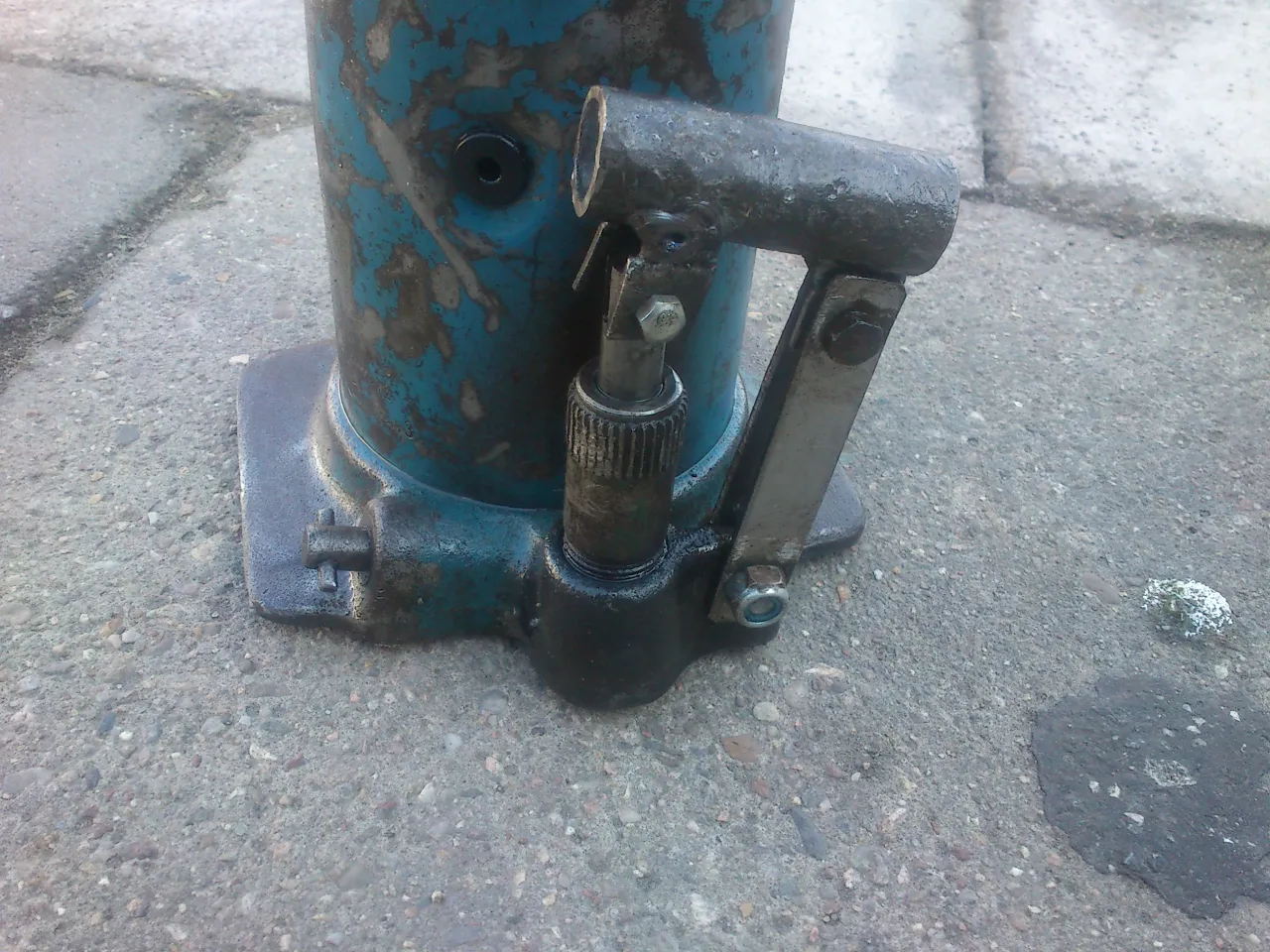 Zdjęcie Jak naprawić lewarek hydrauliczny w 5 prostych krokach - poradnik eksperta