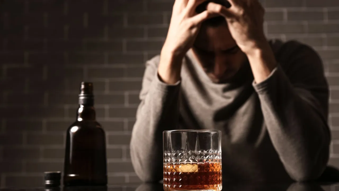 Zdjęcie Alkoholizm: 7 skutecznych sposobów na pomoc alkoholikowi i rodzinie