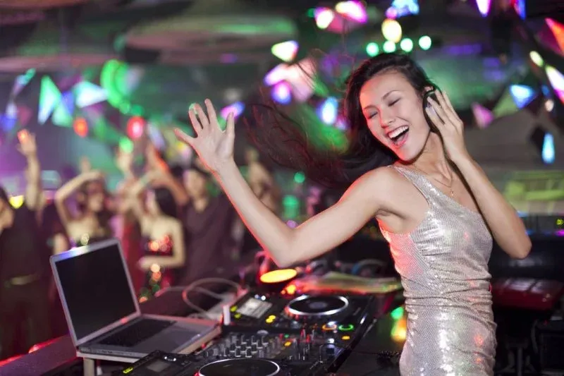Zdjęcie Jak znaleźć pracę jako DJ i uniknąć najczęstszych błędów