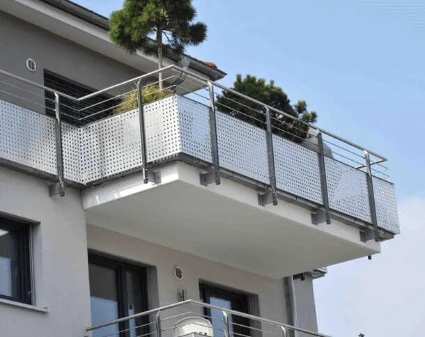 Zdjęcie Blacha balkon: funkcje, materiały i prawidłowy montaż