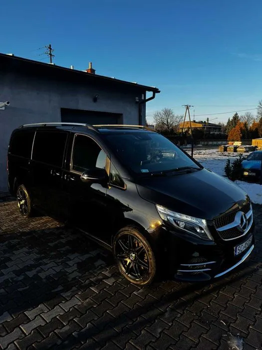 Zdjęcie Mercedes V-Class car - wyjątkowy van dla rodzin i podróżujących