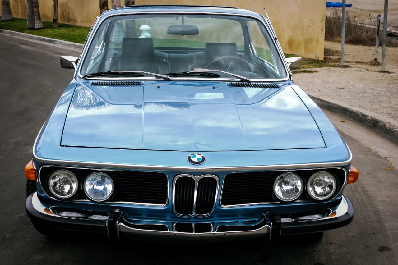 Zdjęcie BMW E9 3.0 CS - fascynująca historia i osiągi legendarnego coupe