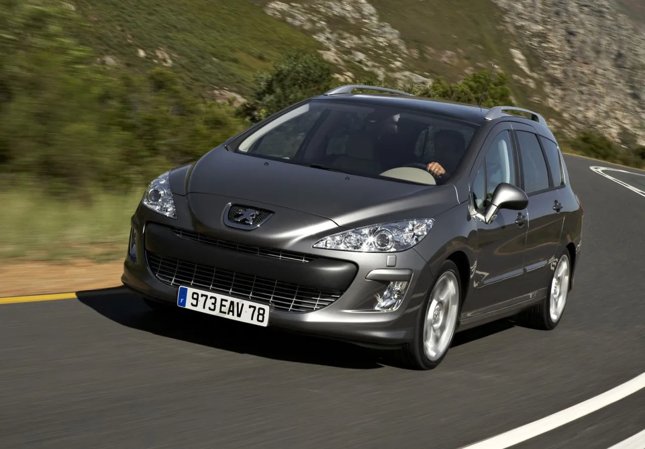 Zdjęcie Peugeot 308 jaki silnik benzynowy - wybierz najlepszą opcję dla siebie