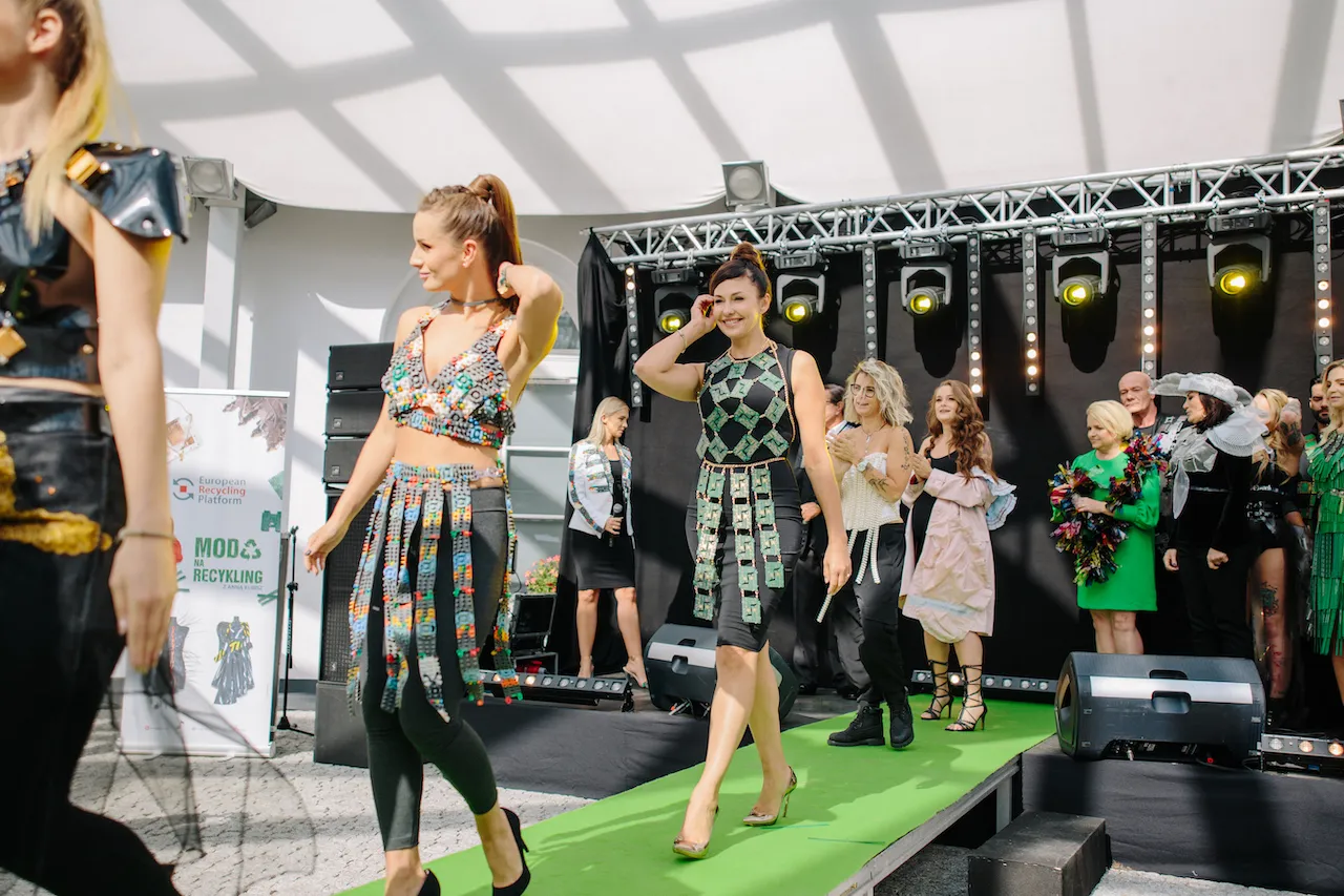 Zdjęcie Ubrania z recyklingu: Jak wybór ekologicznej mody zmienia świat