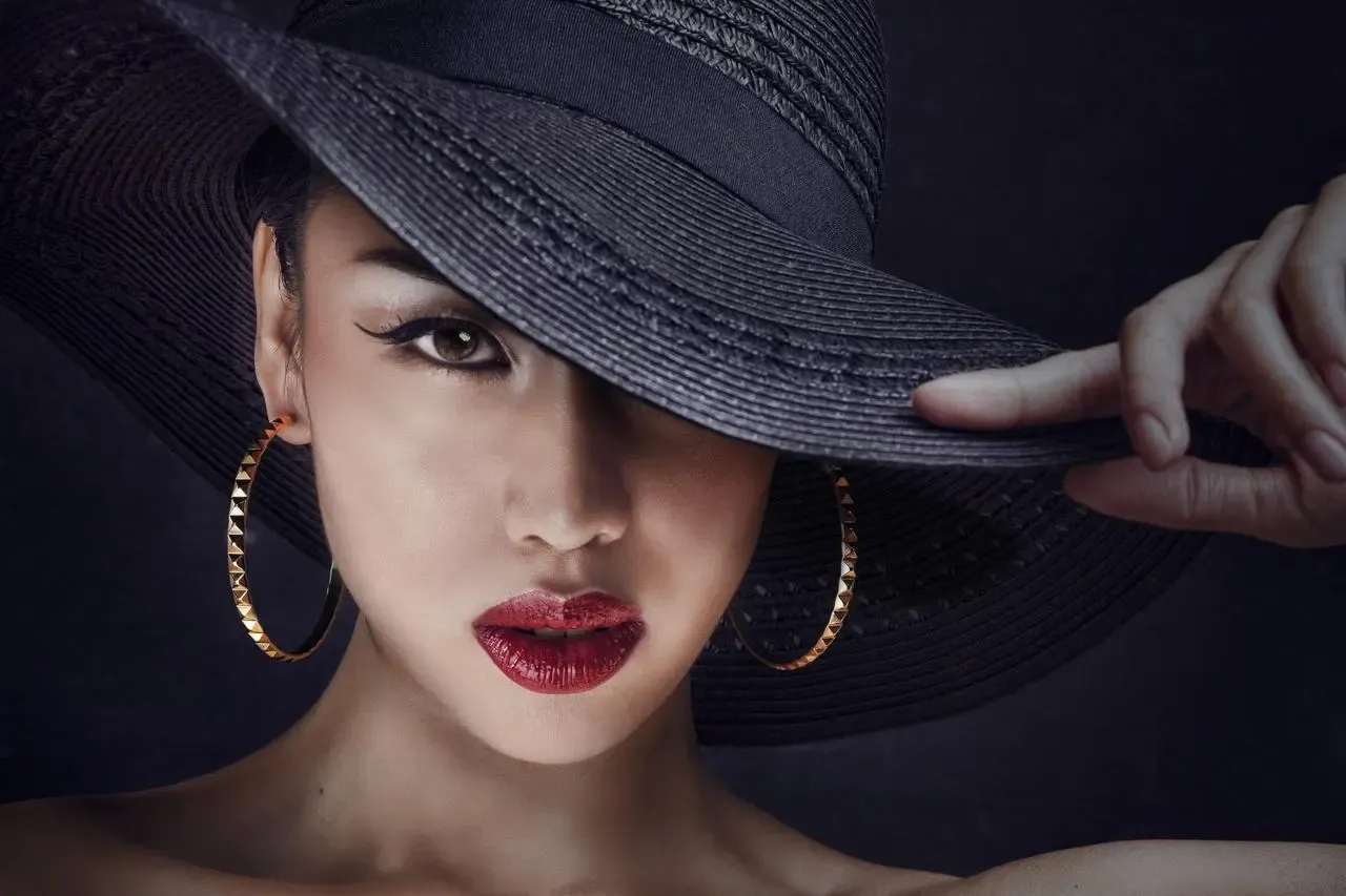 Zdjęcie Motyw femme fatale: tajemnice, które fascynują i przerażają
