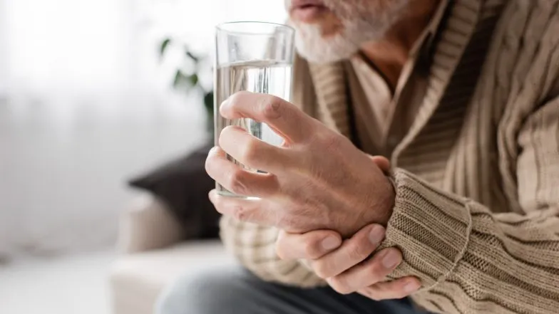 Zdjęcie Trzęsące się ręce do jakiego lekarza? Poznaj najlepsze opcje pomocy