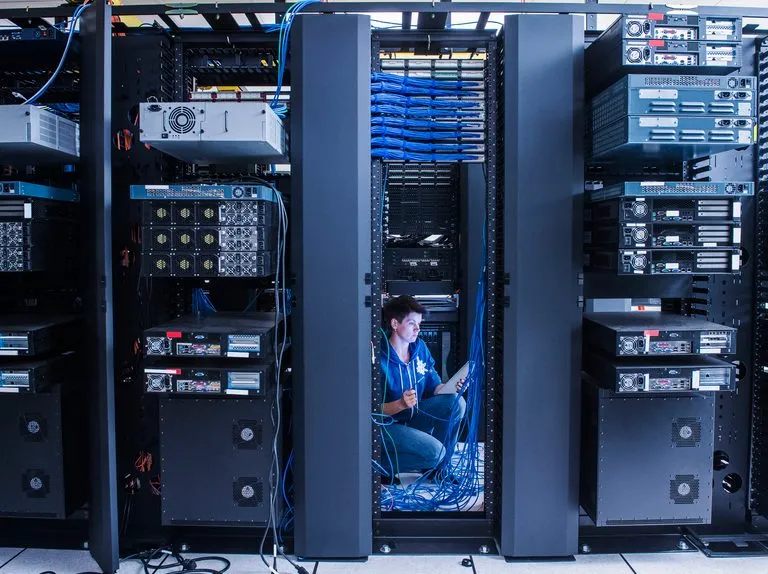 Zdjęcie W którym roku wynaleziono internet? Odkryj jego fascynującą historię
