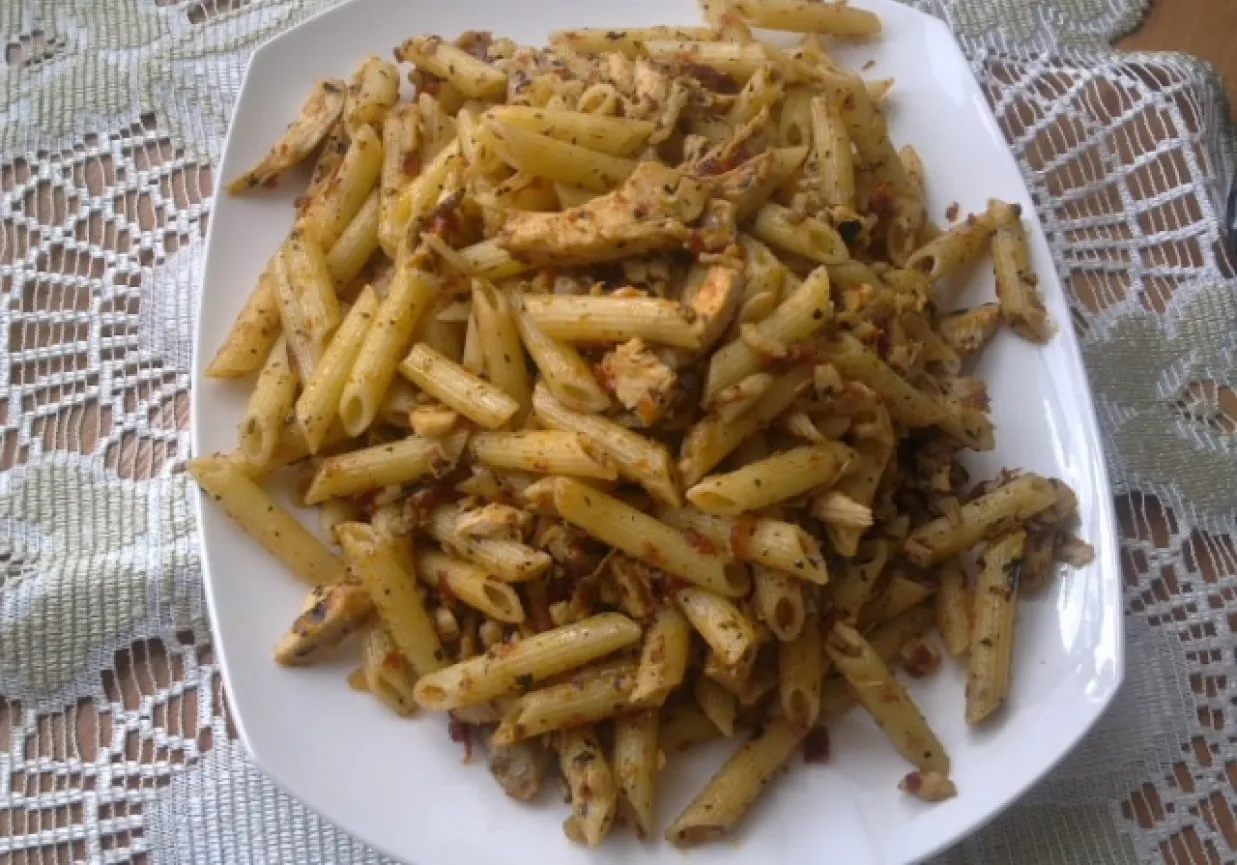 Zdjęcie Penne z suszonymi pomidorami i kurczakiem - szybki przepis na obiad