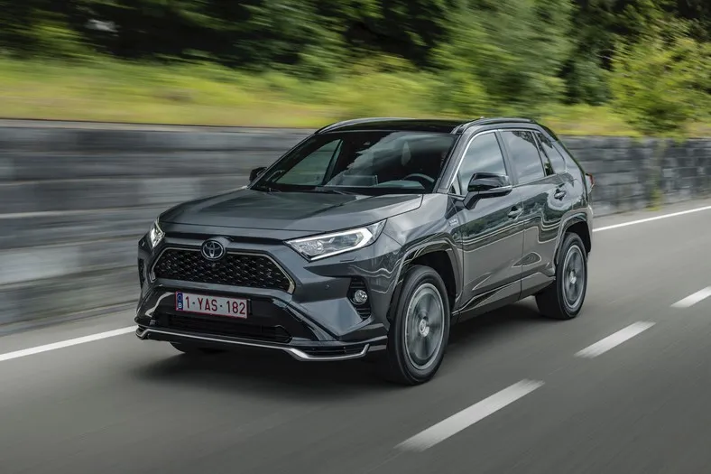 Zdjęcie Ile kosztuje toyota rav4 hybrid? Ceny, promocje i porównania modeli