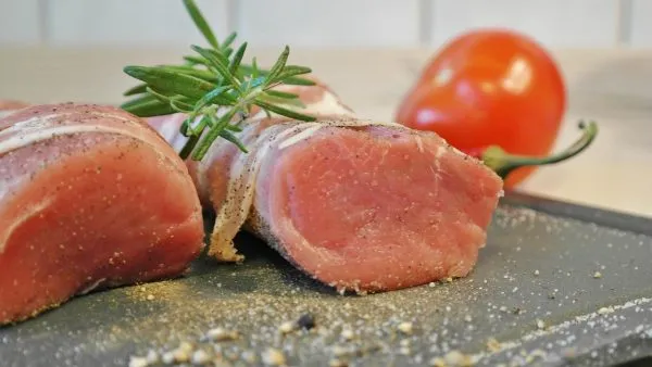 Zdjęcie Jak przyprawić boczek na grilla, by był soczysty i pełen smaku