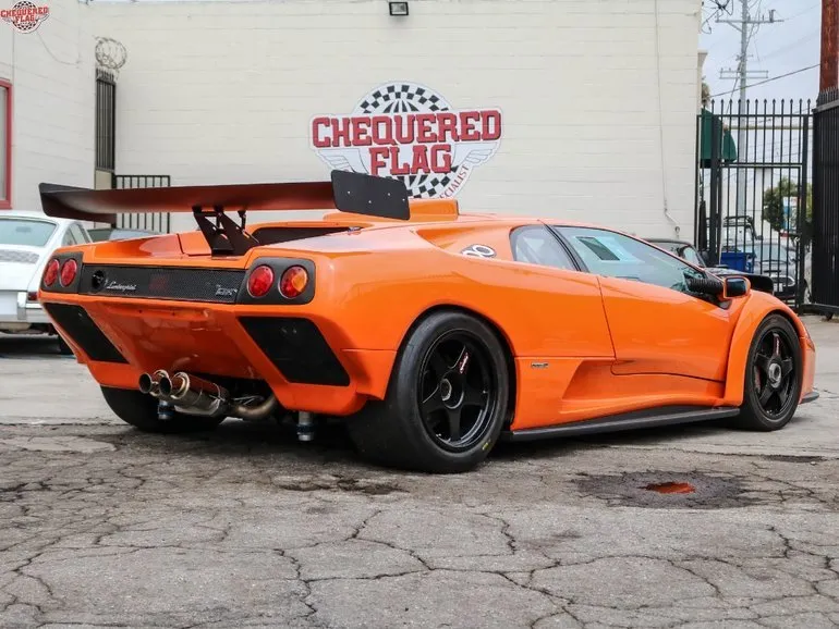 Zdjęcie Ile kosztuje lamborghini diablo? Ceny, które mogą Cię zaskoczyć