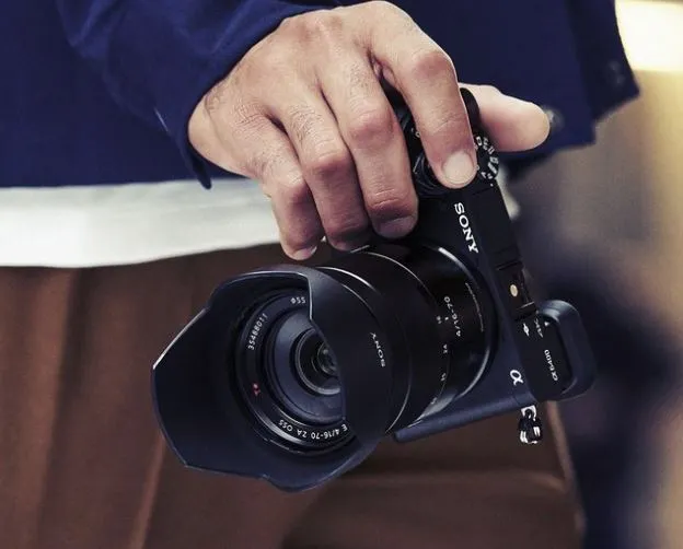 Zdjęcie Najlepsze obiektywy do Sony A6400 bez przepłacania i rozczarowań