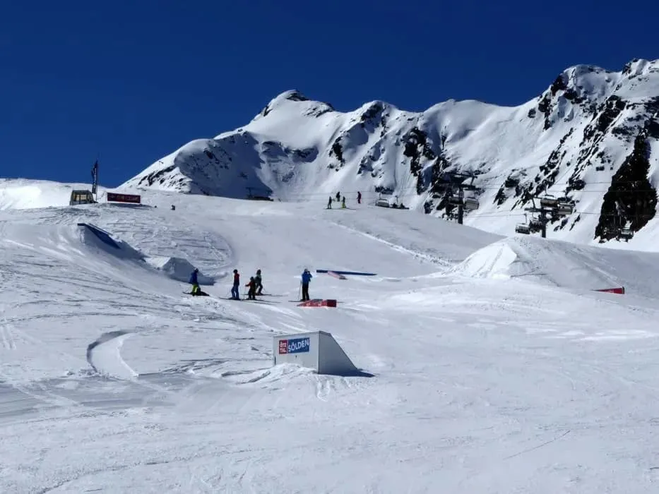 Zdjęcie Sölden snowpark - idealne miejsce na freestyle dla każdego poziomu umiejętności