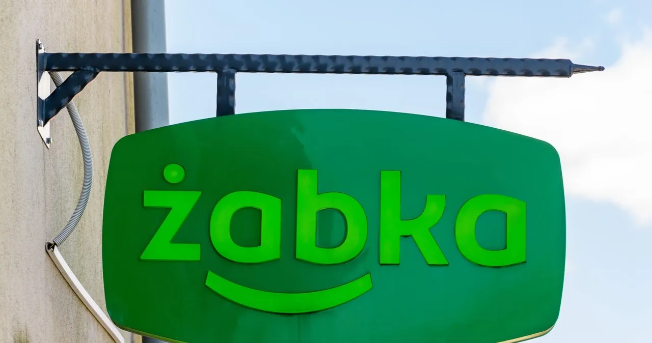 Zdjęcie Ile zarabia pracownik Żabki miesięcznie? Zaskakujące fakty o pensji