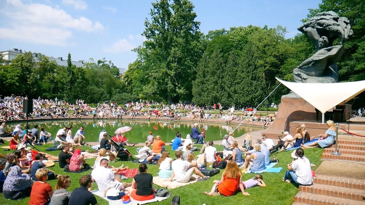 Zdjęcie Ile trwa koncert chopinowski w Łazienkach? Sprawdź szczegóły i godziny