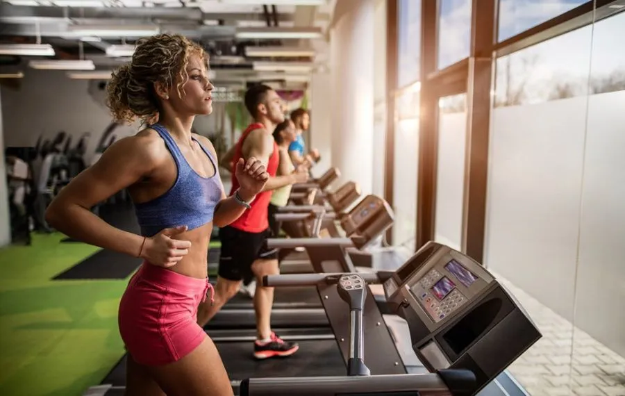 Zdjęcie Jak włączyć bieżnię: proste kroki i ważne zasady bezpieczeństwa