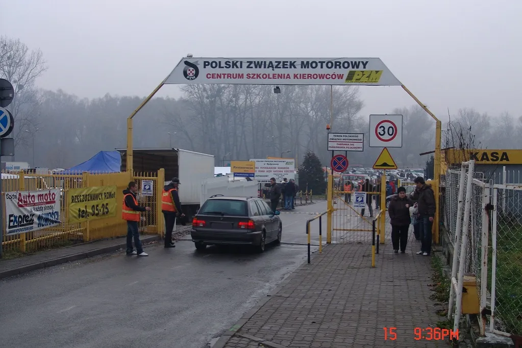 Zdjęcie Czy giełda samochodowa w Bydgoszczy jest czynna? Sprawdź godziny otwarcia