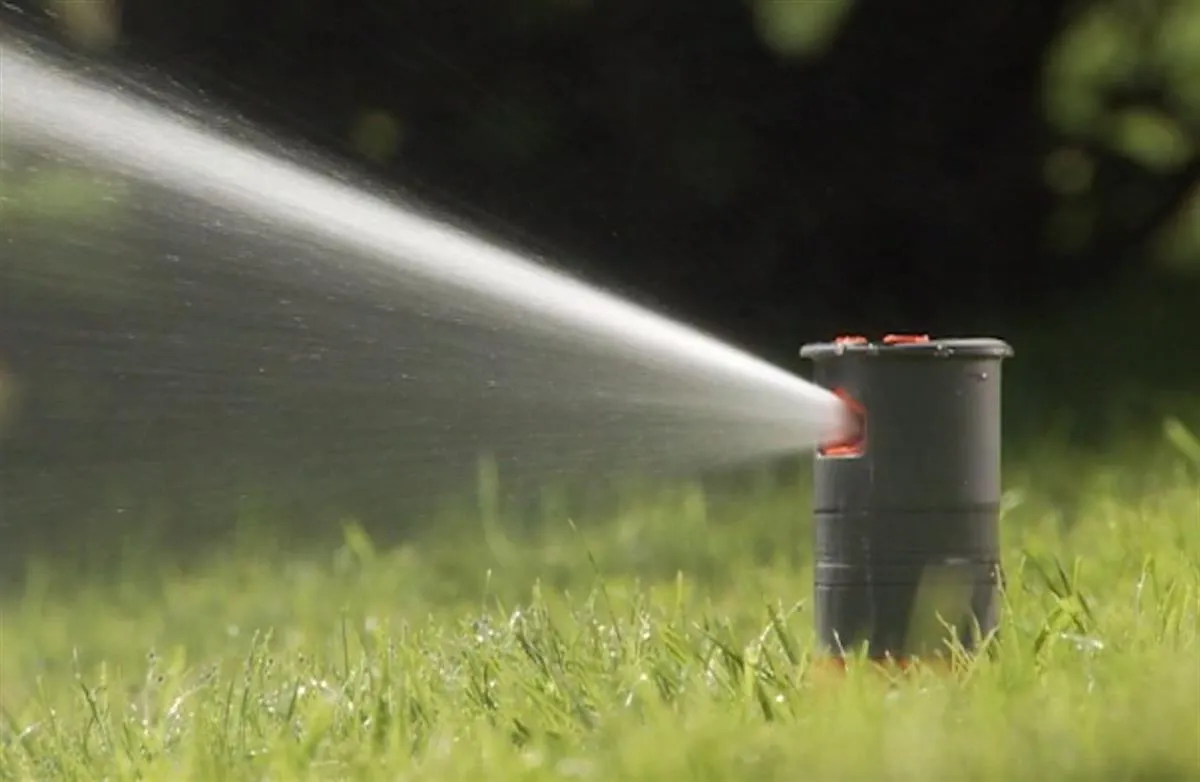 Zdjęcie Jaki zraszacz polowy? Wybierz najlepszy dla Twoich upraw