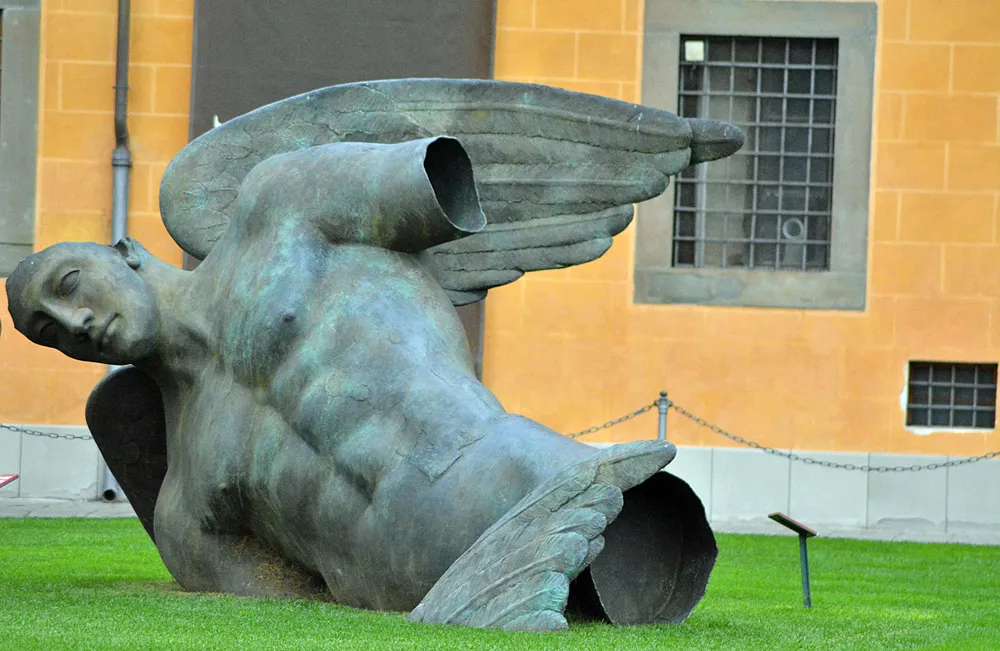 Zdjęcie Mitoraj w Agrigento: Jak rzeźba Upadek Ikara zmienia spojrzenie na historię