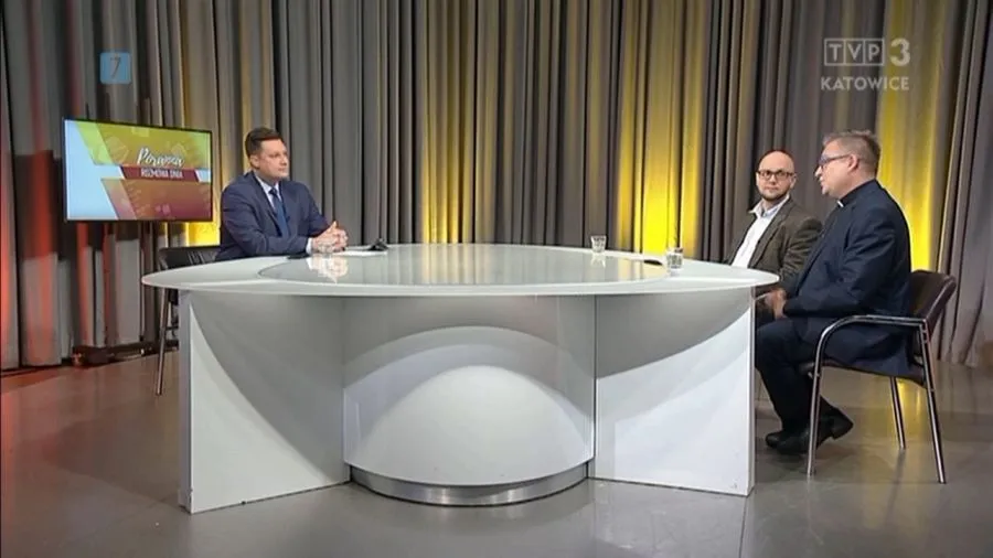 Zdjęcie Ks. Tomasz Zmarzły - skąd pochodzi i jakie ma znaczenie w Kościele?