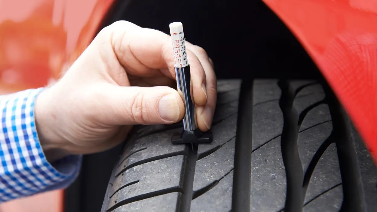 Zdjęcie Nowe opony letnie: ile mm bieżnika? Kluczowe dane dla bezpieczeństwa