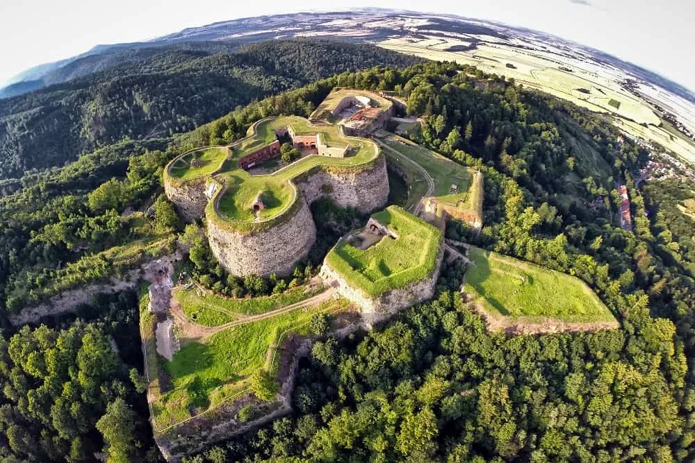 Zdjęcie Góry Sowie - gdzie nocleg w atrakcyjnych miejscach z historią i widokami