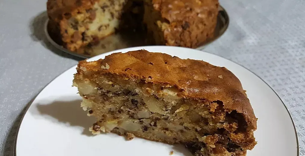 Zdjęcie Pyszne ciasto orzechowe z jabłkami - prosty przepis na deser