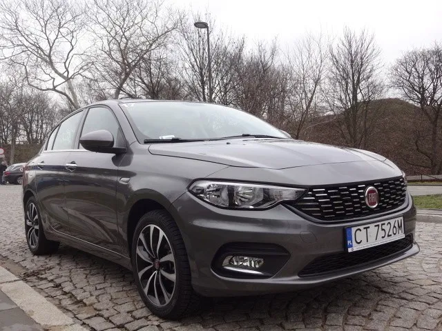 Zdjęcie Fiat Tipo Sedan pojemność baku – 45 litrów czy 50 litrów?