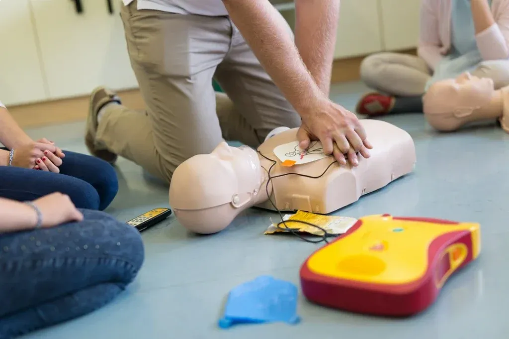 Zdjęcie Co ile lat muszą odbywać się szkolenia pierwszej pomocy pracowników?