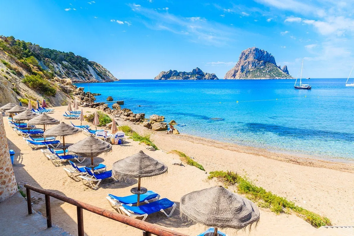 Zdjęcie Trzecia co do wielkości wyspa Balearów – co warto wiedzieć o Ibizie