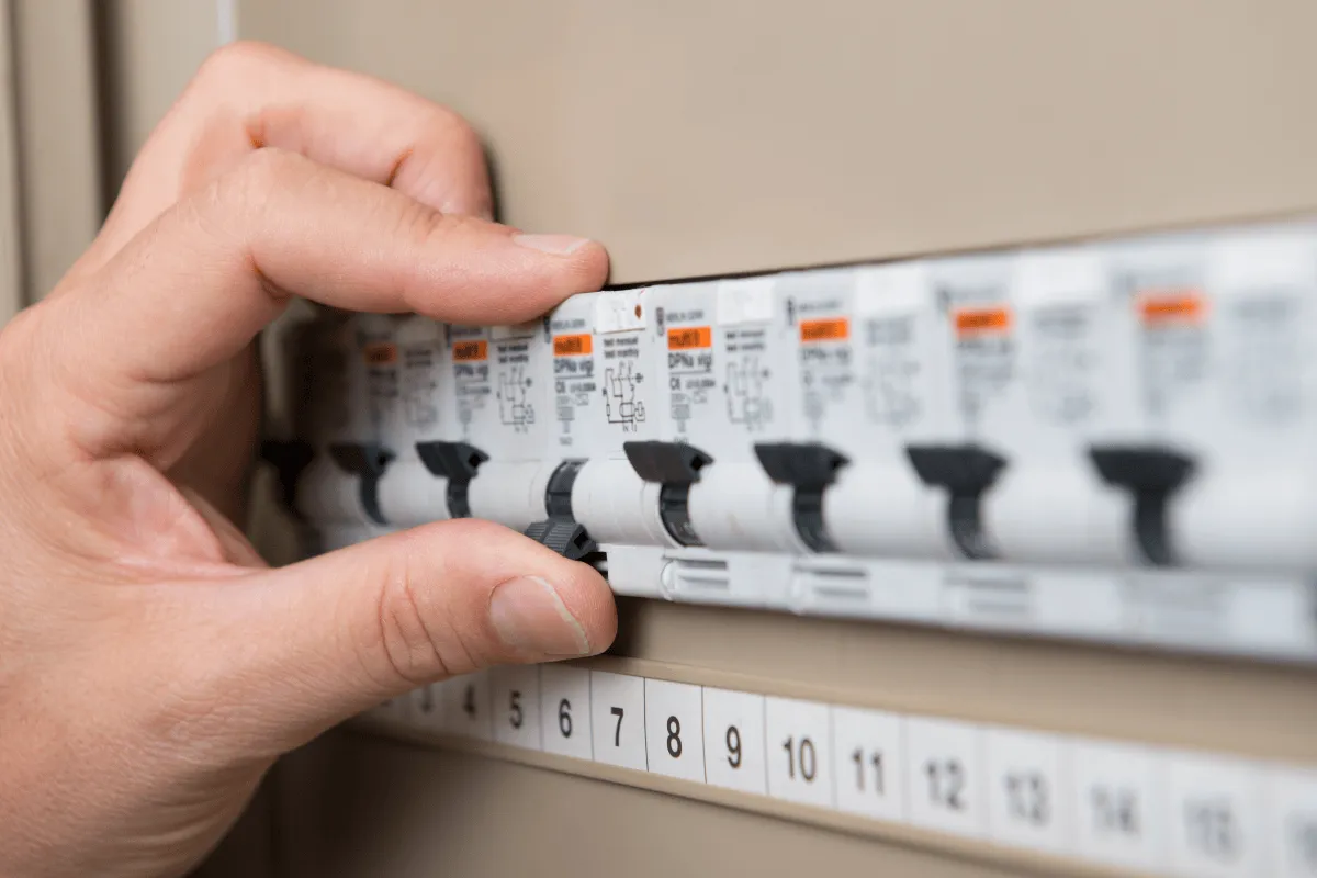 Zdjęcie Jak zamontować skrzynkę elektryczną: uniknij najczęstszych błędów
