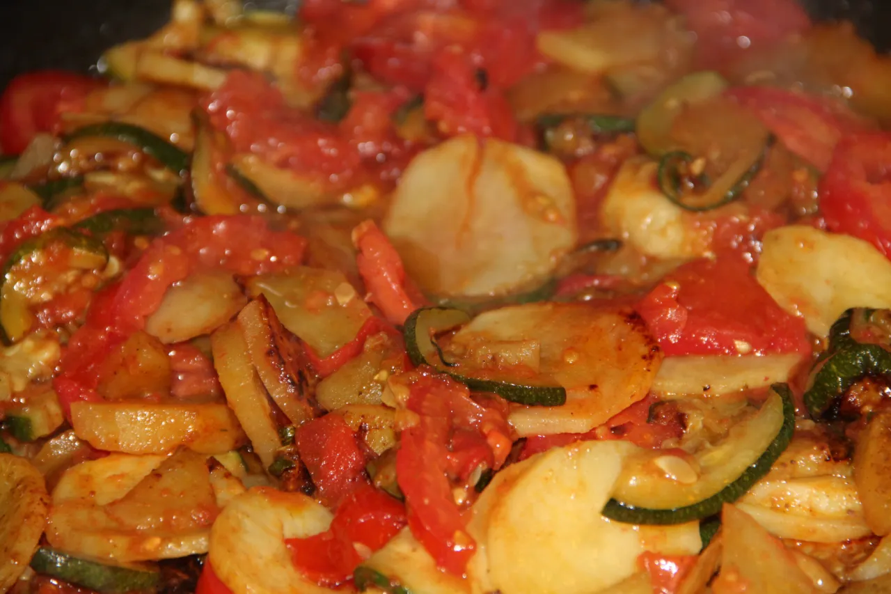 Zdjęcie Les meilleures épices avec courgette et tomate pour des plats savoureux