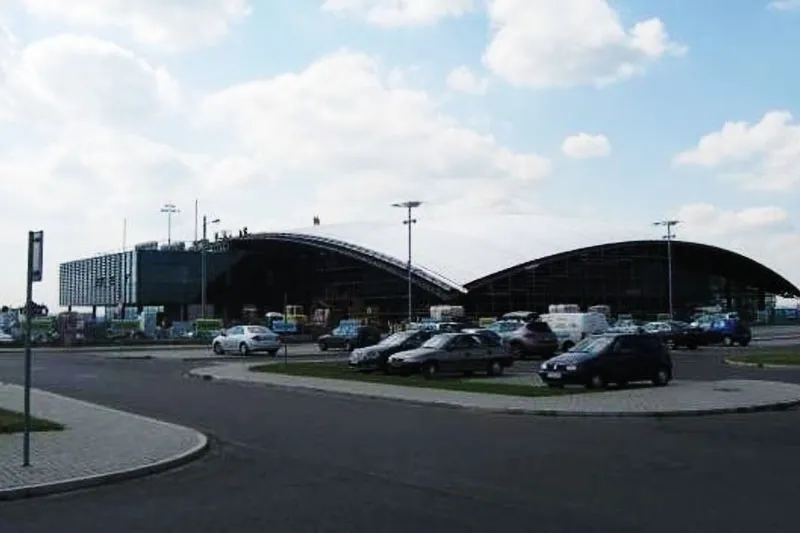 Zdjęcie Jak wykupić parking na lotnisku Jasionka i uniknąć problemów z miejscem