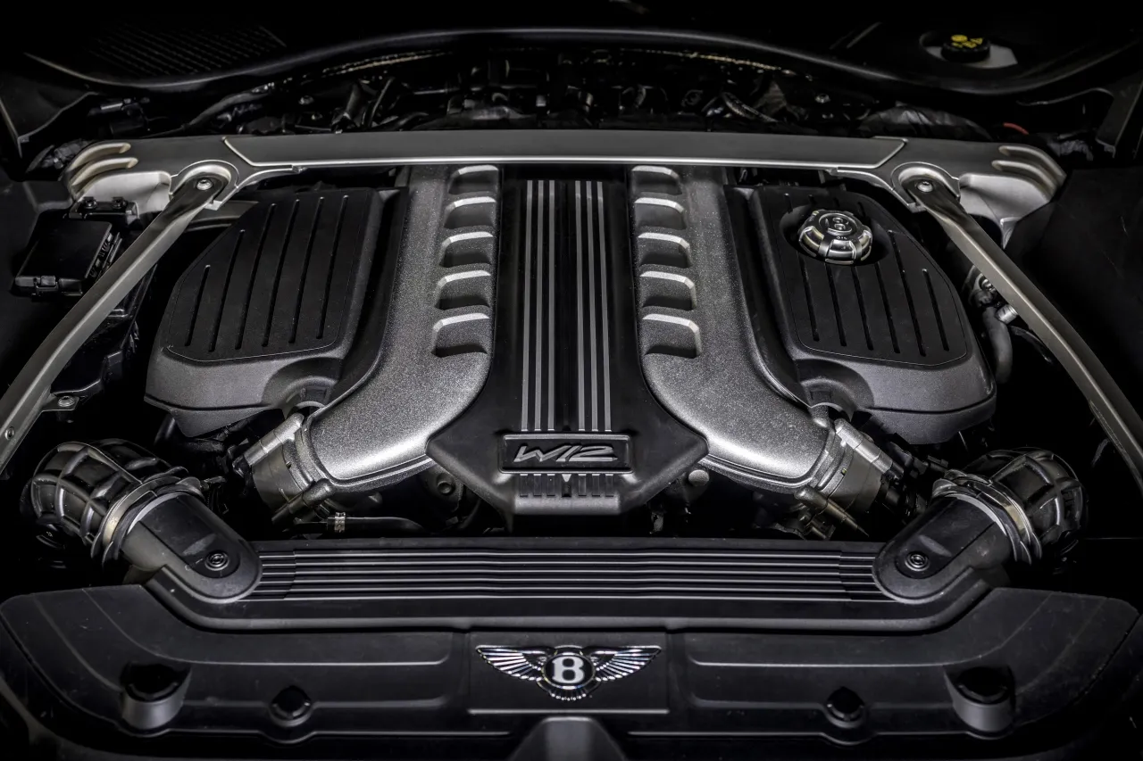 Zdjęcie Bentley Batur: ekskluzywny model z potężnym silnikiem W12
