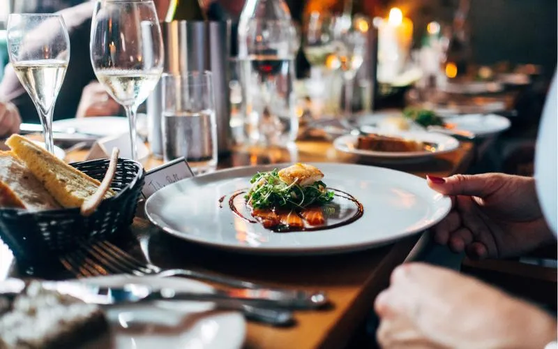 Zdjęcie Gdzie zjeść w Elblągu? Odkryj najlepsze restauracje dla rodzin