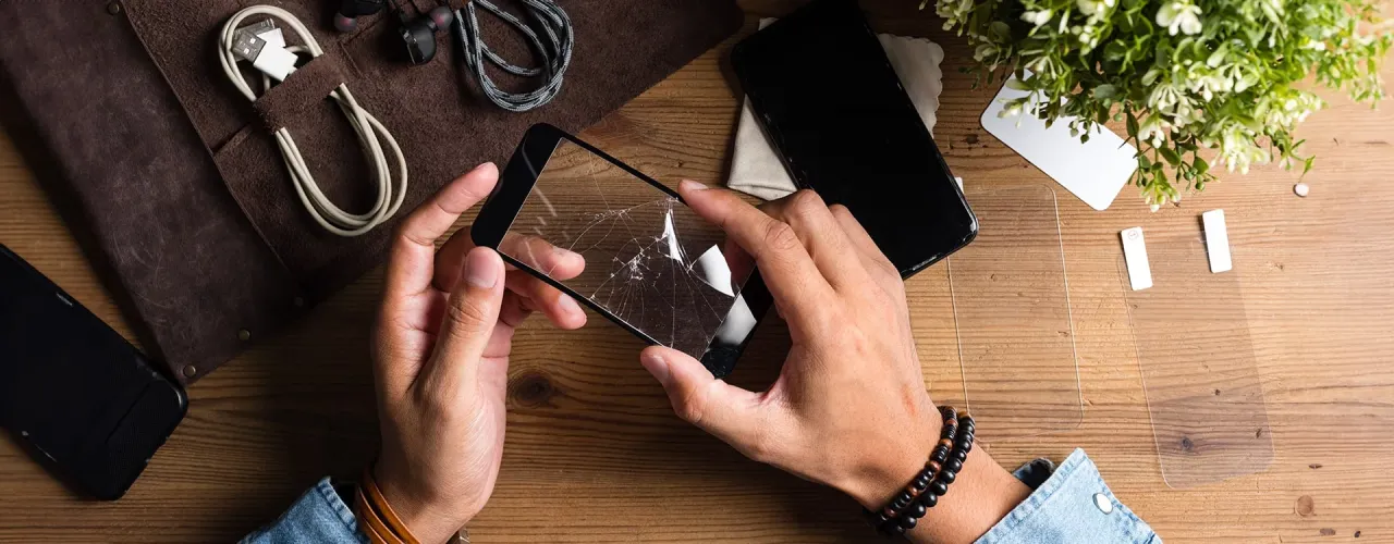 Zdjęcie Jakie szkło do iPhone wybrać, aby uniknąć uszkodzeń ekranu?