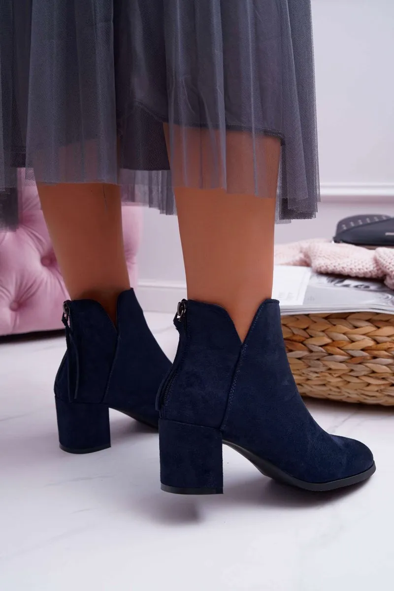 Zdjęcie Granatowe buty do czego? Inspiracje i porady stylizacyjne, które zaskoczą