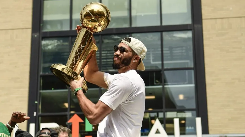 Zdjęcie Co otrzymują zwycięzcy NBA? Trofea, nagrody i korzyści finansowe
