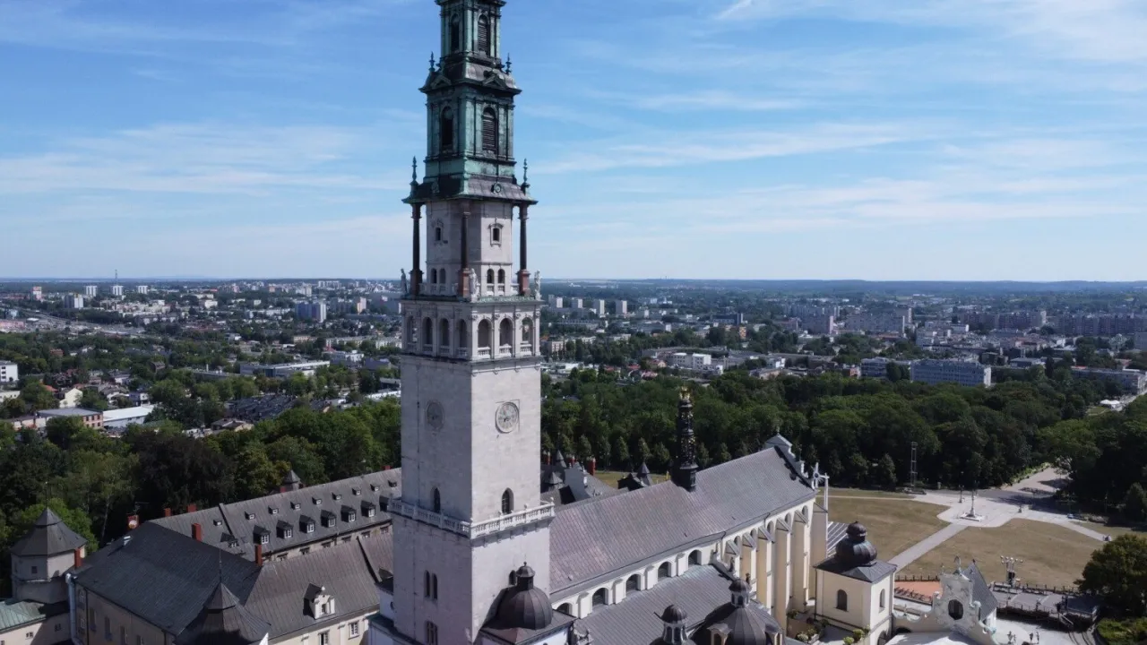 Zdjęcie Ile schodów ma wieża na jasnej górze? Odkryj zaskakującą liczbę kroków
