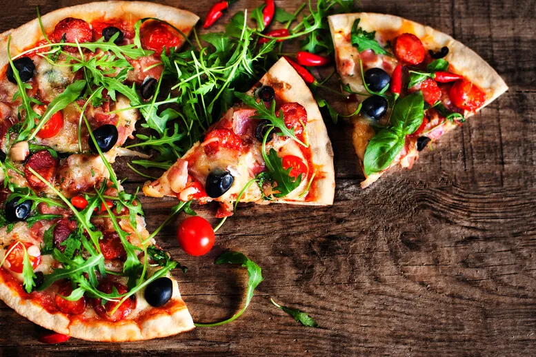 Zdjęcie Jak odgrzać pizzę na patelni, by uniknąć wysuszenia i zachować smak